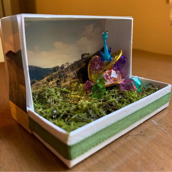 Whimsigoth Fairytale Dragon with Gold Treasure, DnD Miniature Bookshelf Diorama - Picture 3 of 4